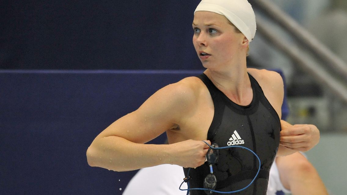 Ausziehen: Auch Britta Steffen schwimmt demnächst wieder im Badeanzug.