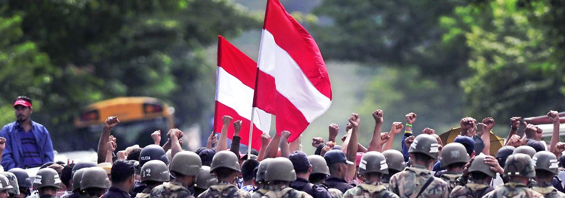 Tausende versuchten, zum Grenzübergang zu kommen.