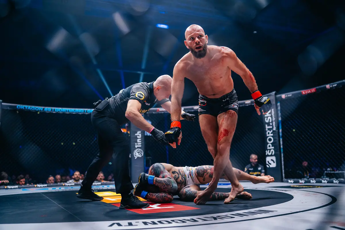 207-B1-01126-OKT68-BLACKART