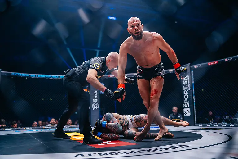 207-B1-01126-OKT68-BLACKART