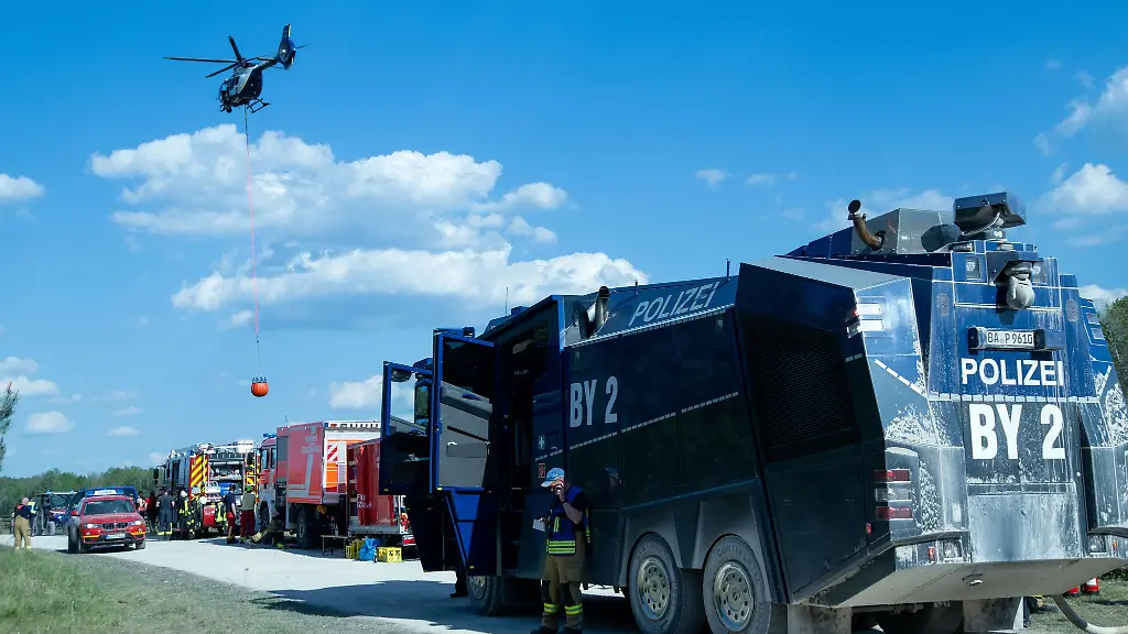 Die-Polizei-ermittelt-wegen-Brandstiftung-und-sucht-Zeugen