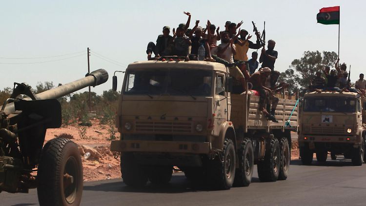 Rebellen-Truppen auf dem Weg nach Sirte.