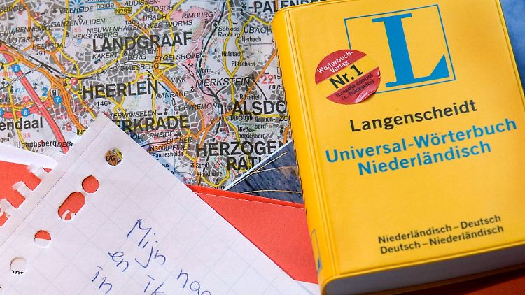 Zur Urlaubsvorbereitung gehört für viele auch das Wörterbuch.