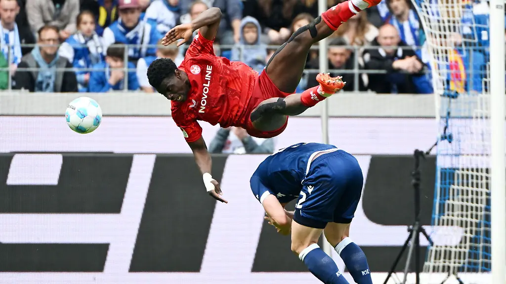 Der-1-FC-Kaiserslautern-hat-beim-Karlsruher-SC-einen-Punkt-erkaempft