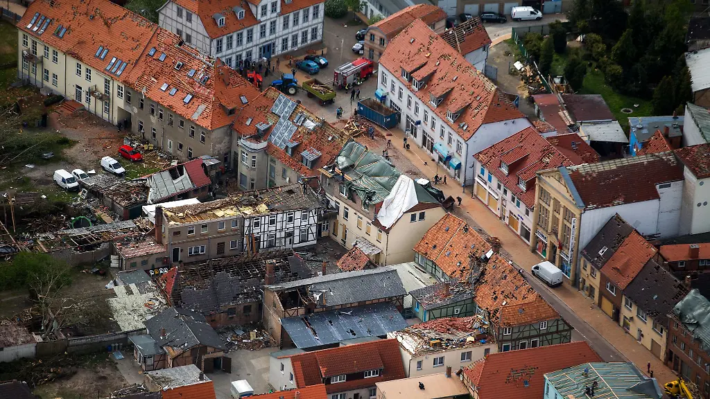 Ein-Tornado-zog-am-Abend-des-5-Mai-2015-durch-Buetzow-und-hinterliess-grosse-Verwuestung