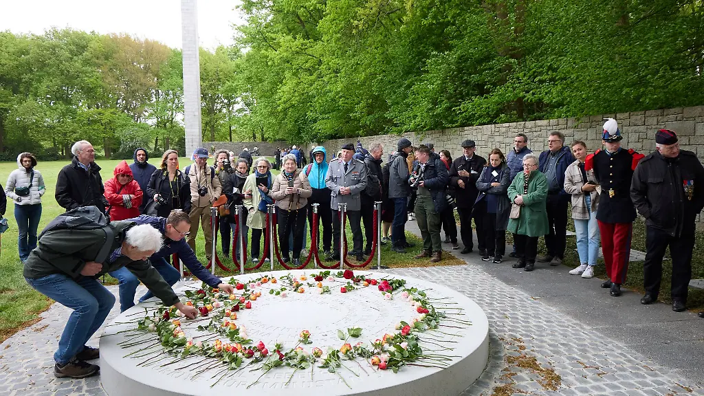 Im-ehemaligen-Konzentrationslager-Neuengamme-gibt-es-nun-eine-neue-Gedenkplatte-mit-den-Laendern-aus-denen-die-Haeftlinge-stammten