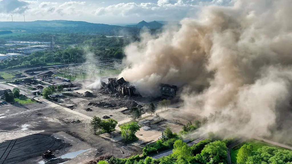 Die-Verantwortlichen-sprechen-von-einer-Bilderbuchsprengung