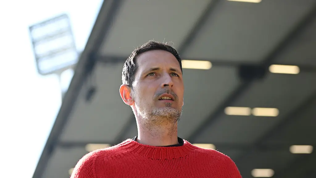 Eintracht-Frankfurt-und-Trainer-Dino-Toppmoeller-sind-heute-beim-FSV-Mainz-05-zu-Gast