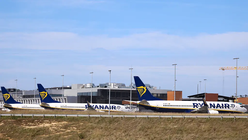 AFP-20230814-33R86UQ-v1-HighRes-BelgiumTransportAirStrikePilotsRyan