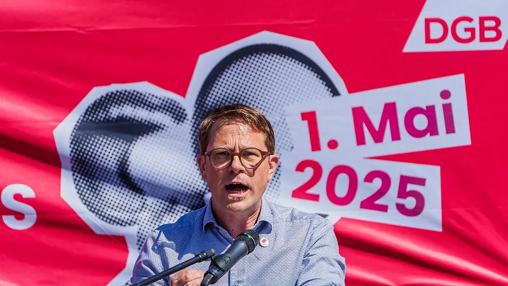 Michael-Rudolph-Vorsitzender-des-DGB-Bezirks-Hessen-Thueringen-hat-faire-Arbeit-und-Loehne-angemahnt