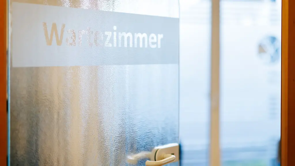 Saarlaendische-Beamte-sollen-fuer-Arztbesuche-von-2026-an-unterm-Strich-weniger-zahlen-muessen