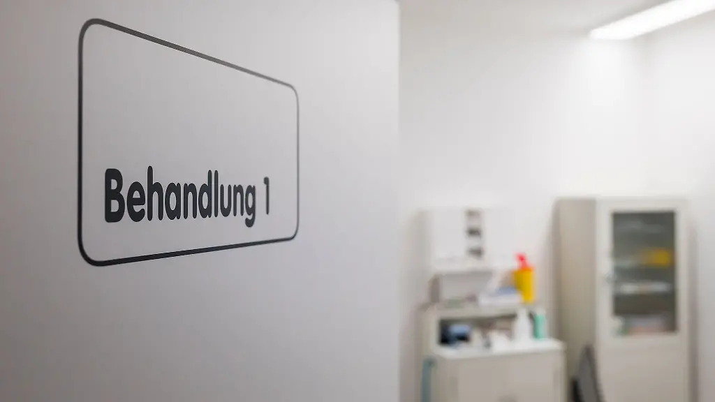 Im-Kampf-gegen-den-Aerztemangel-setzen-in-Thueringen-auch-Kommunen-auf-Foerderstipendien-um-Nachwuchsmediziner-an-von-Aerztemangel-betroffene-oder-bedrohte-Regionen-zu-binden