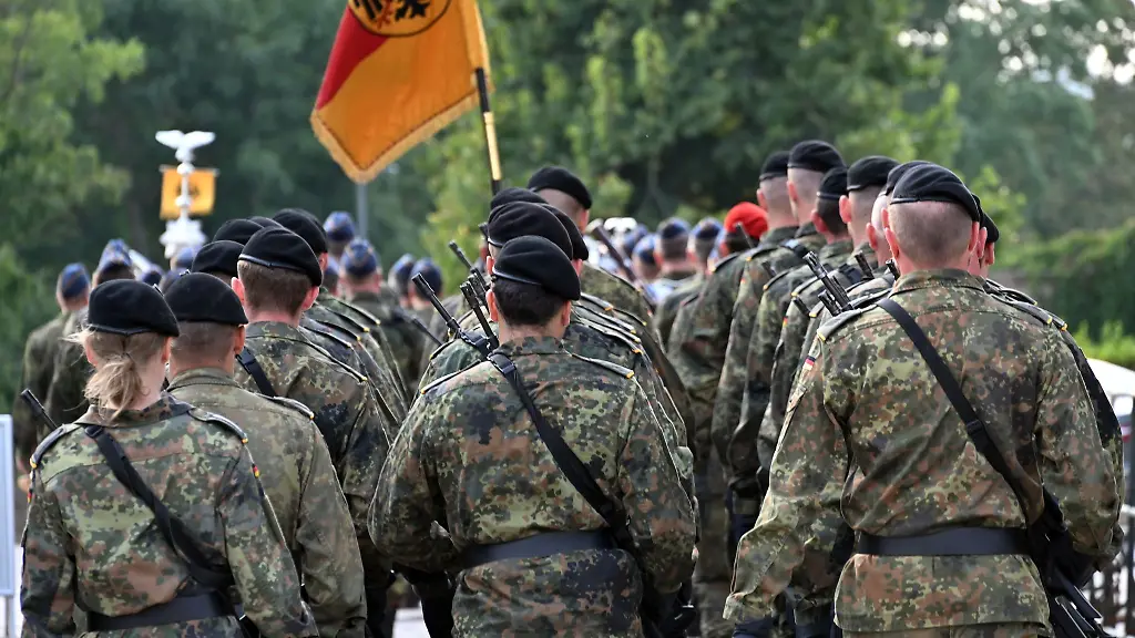 Die-Landesregierung-will-mehr-Zusammenarbeit-mit-der-Bundeswehr