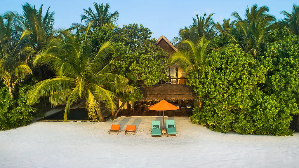 Two-Bedroom-Beach-Suite-with-Spa-and-Pool-Exterior