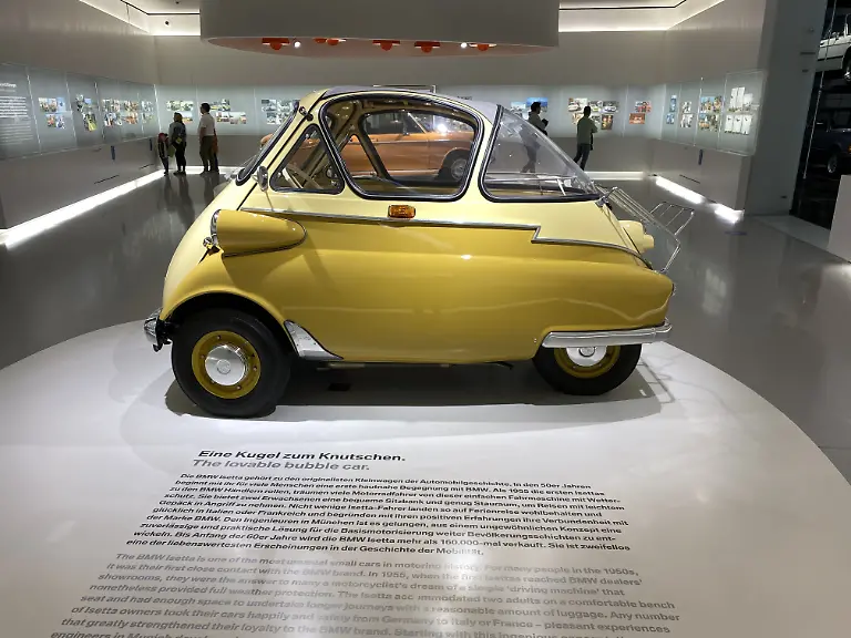 13-Publikumsfavorit-im-BMW-Museum-Die-Isetta-von-1955-Quelle-autodrom