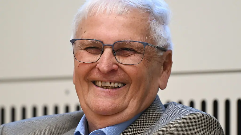 Gut-gelaunt-vor-Gericht-Theo-Zwanziger