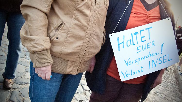 Die Anwohner im altmärkischen Ort Insel im Landkreis Stendal fordern die beiden entlassenen Sexualstraftäter zum Gehen auf.