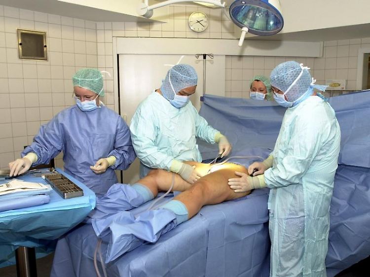 Die Kosten für eine Fettabsaugung müssen dann von der Krankenkasse übernommen werden, wenn konservative Behandlungsmaßnahmen nicht mehr helfen.