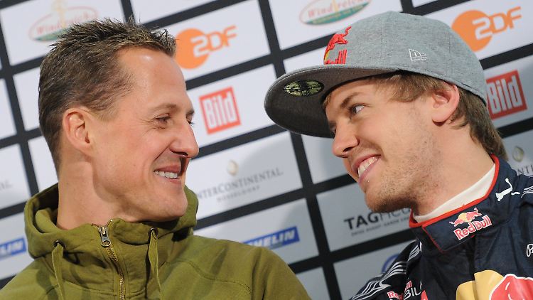 Rekordchampion Michael Schumacher mit Sebastian Vettel, dem sein zweiter Formel-1-Titel nicht mehr zu nehmen ist.