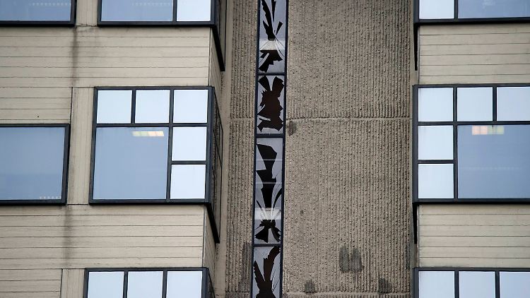 Zerbrochene Scheiben nach einer Explosion in Amsterdam.
