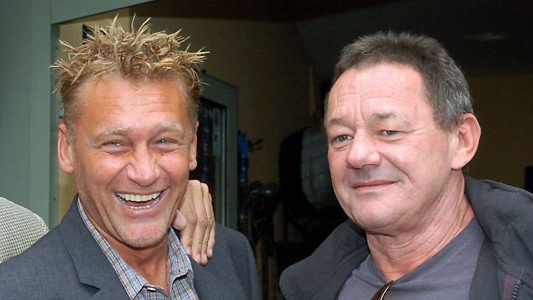 Die österreichischen Sänger Rainhard Fendrich (l) und Wolfgang Ambros hatten ein Revival geplant.