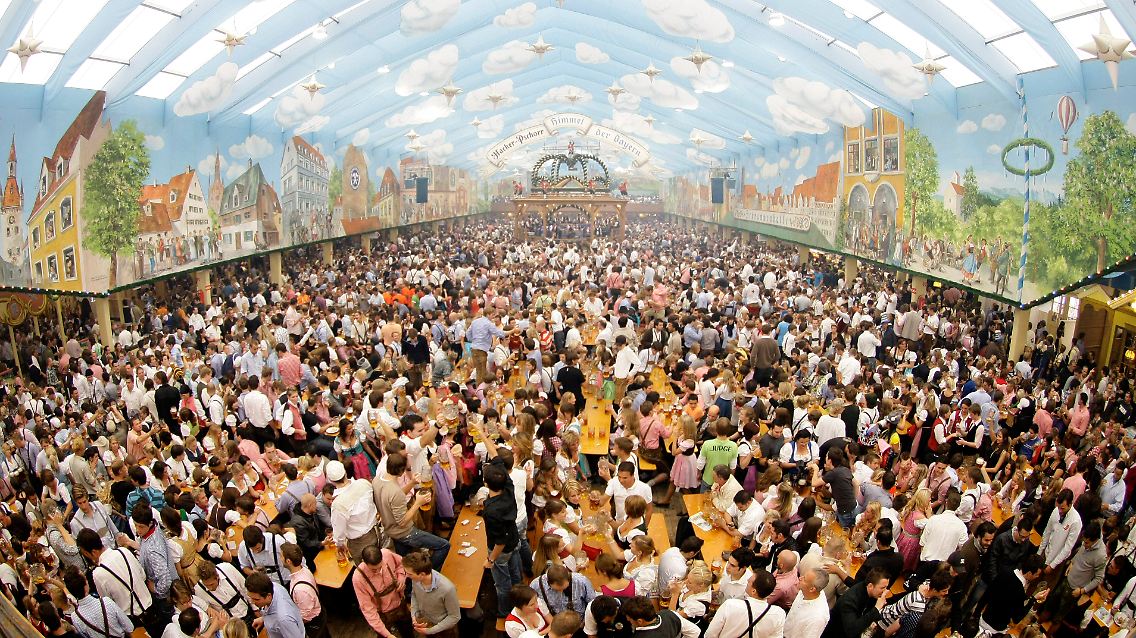 ... und in einem Festzelt in München.