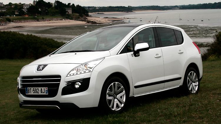 Das Modell 3008 HYbrid4 ist das erste von zunächst drei Diesel-Elektro-Autos von Peugeot.