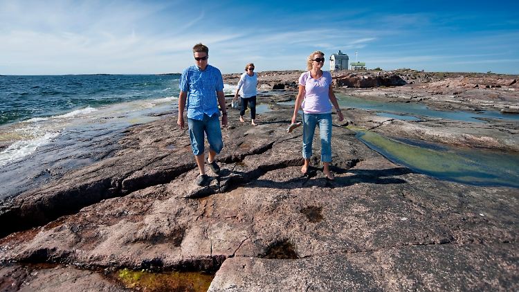Auf dem Festland finden Besucher die schönsten Badestellen Alands - meist sind es glatt geschliffene Granitfelsen.