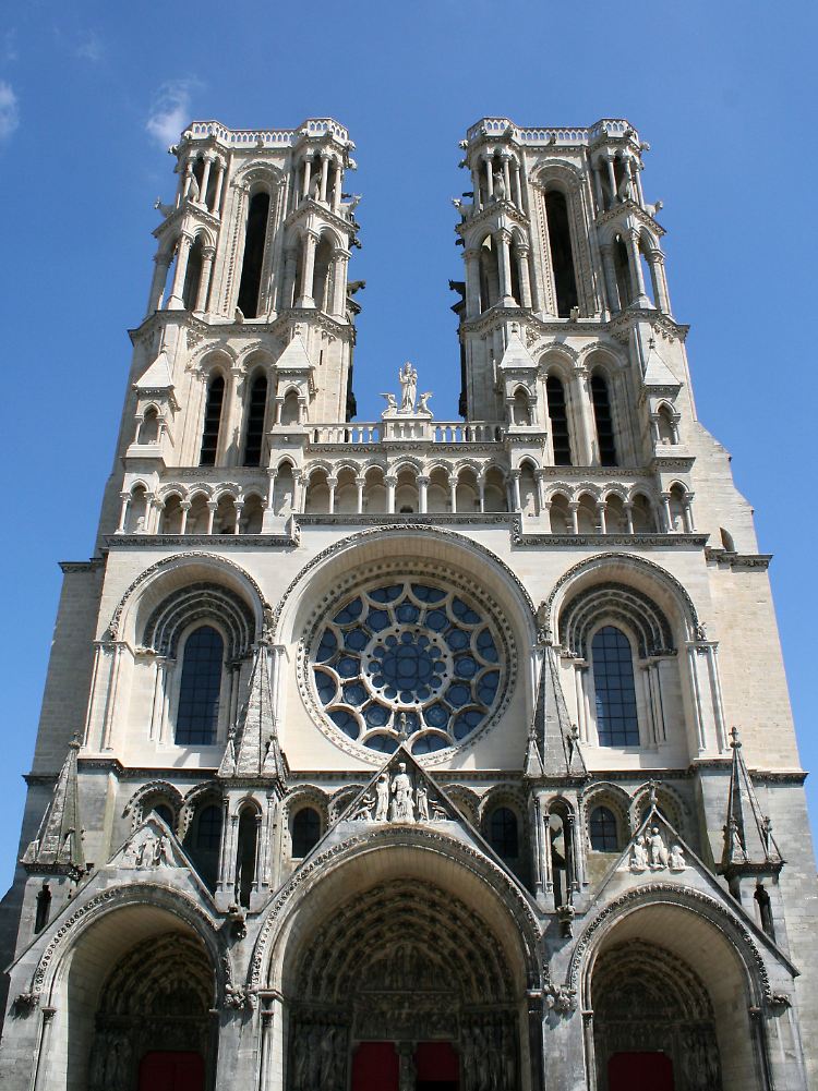 Das Wahrzeichen: Die frühgotische Kathedrale Notre-Dame de Laon wird zu den schönsten Gotteshäusern Frankreichs gezählt.