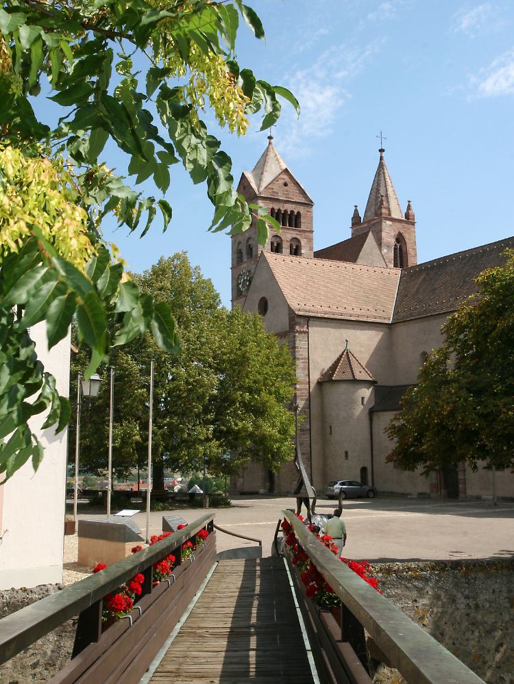 Breisacher Münster: Die romanische Kirche auf dem Münsterberg ist das Wahrzeichen der Europastadt.