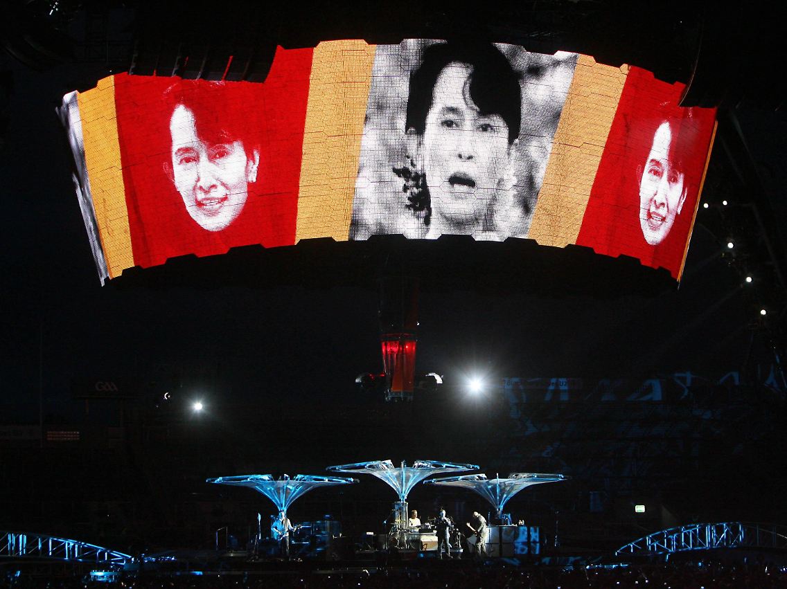 Bilder von Suu Kyi während des U2-Konzerts in Dublin. Die Band unterstützt die birmanische Oppositionsführerin seit langer Zeit.