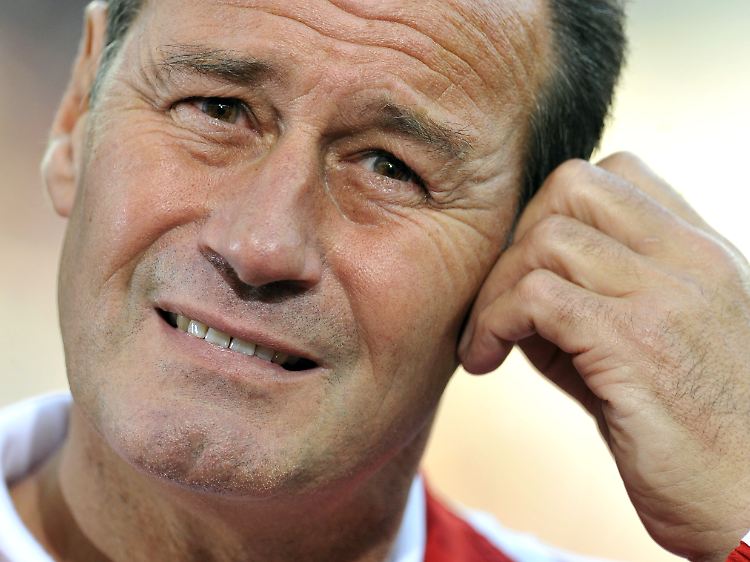 Gewann mit den Schalkern ihren bisher letzten internationalen Titel: Huub Stevens.