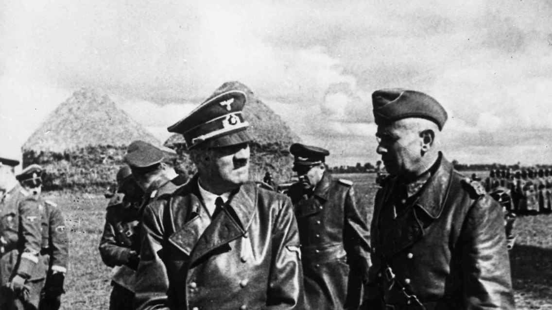 Hitler entschließt sich zur Flucht nach vorn ...