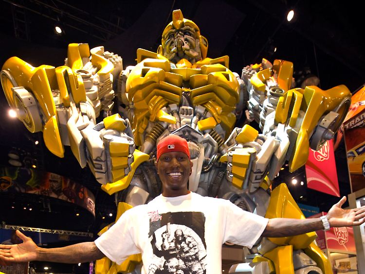 Transformer Bumblebee mit Darsteller: Ein gutes Geschäft für Viacom, aber insgesamt nicht gut genug.