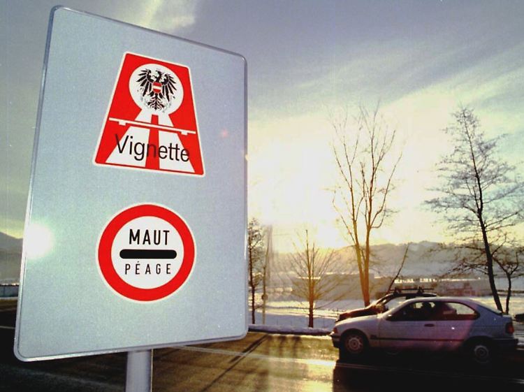 Wer in Üsterreich mit einer alten Vignette erwischt wird, zahlt eine hohe Geldstrafe.