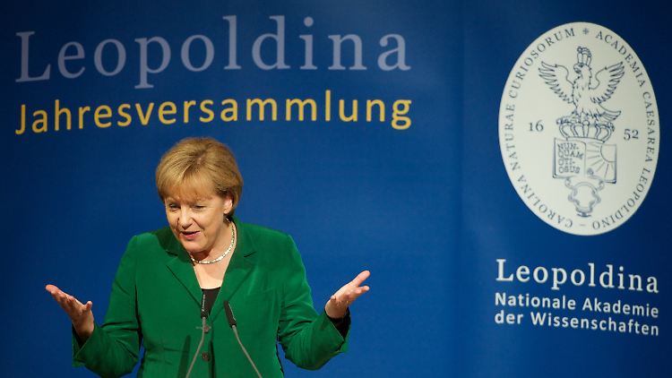 Merkel bezeichnete die Leopoldina als "Stimme der Wissenschaft". 