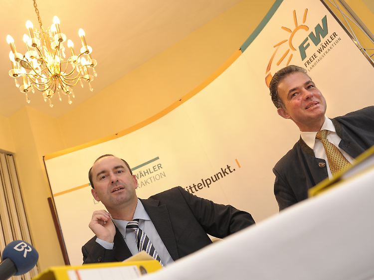 "Der niederbayerische Sturkopf" Aiwanger (l.) und Landtagsmitglied Streibl.