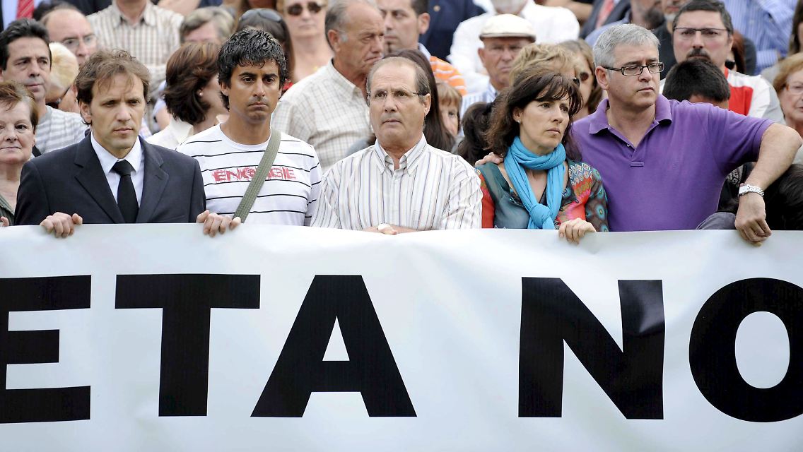 Nach Ermordung eines Polizisten: Protest in Bilbao gegen den Terror der ETA im Baskenland (Juni 2009).