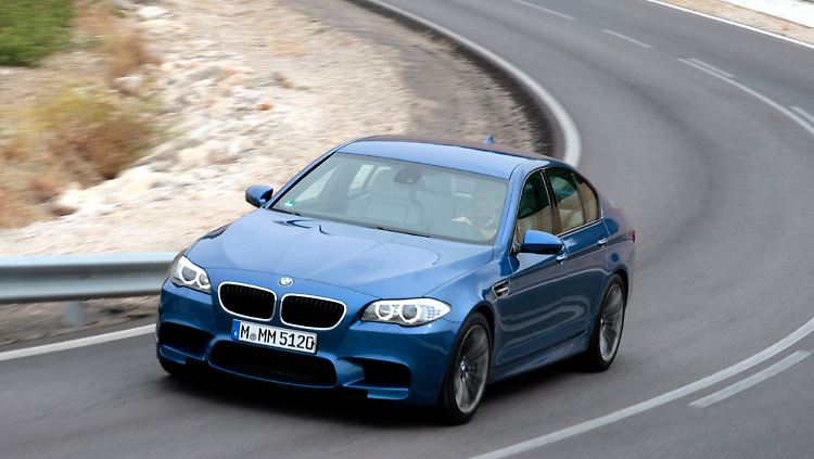 Seitliche Kiemen sind noch das auffälligste Merkmal des neuen Top-Modells aus der 5er-Reihe.