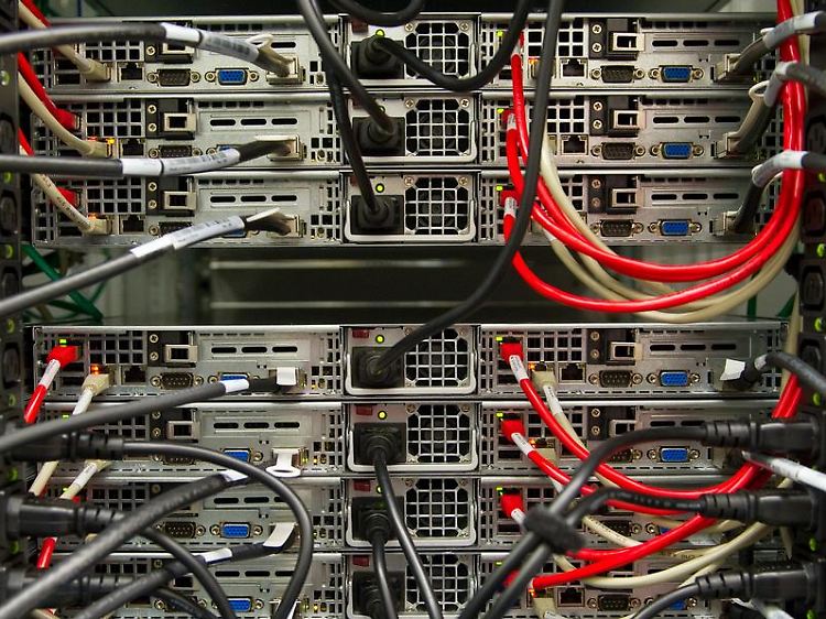 Das Internet ist allgegenwärtig, aber ist es gleichzeitig eine gefährliche "Zeitbombe"? Die Wirtschaftsjournalisten Götz Hamann und Thomas Fischermann stellen die These auf.
