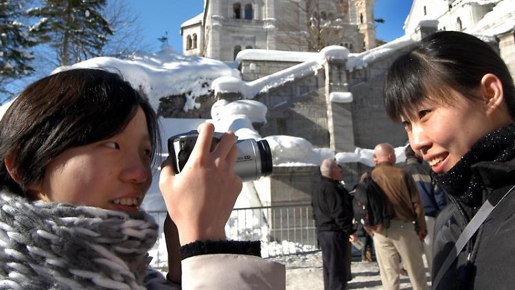 Chinesische Touristen auf Schloss Neuschwanstein: Das gehört zum Deutschland-Besuch dazu. Oft ist die Bundesrepublik ein Stopp auf deren Europa-Rundreise.