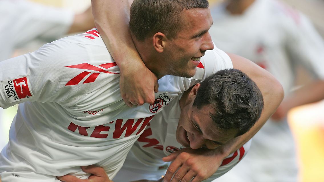 Jubel, Trubel, Heiterkeit: Lukas Podolski freut sich mit dem Kollegen Mato Jajalo über dessen Tor zum 1:0.