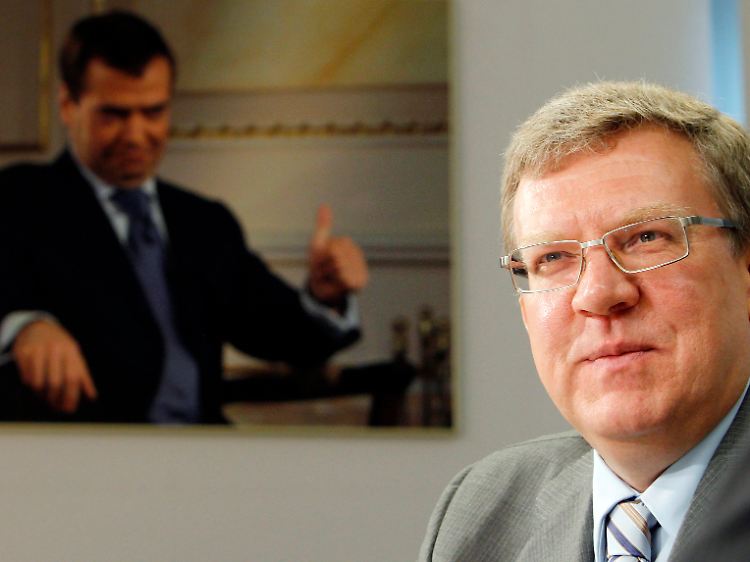 Der seit mehr als zehn Jahren amtierende Ressortchef verlor auf Betreiben von Präsident Medwedew seinen Posten.