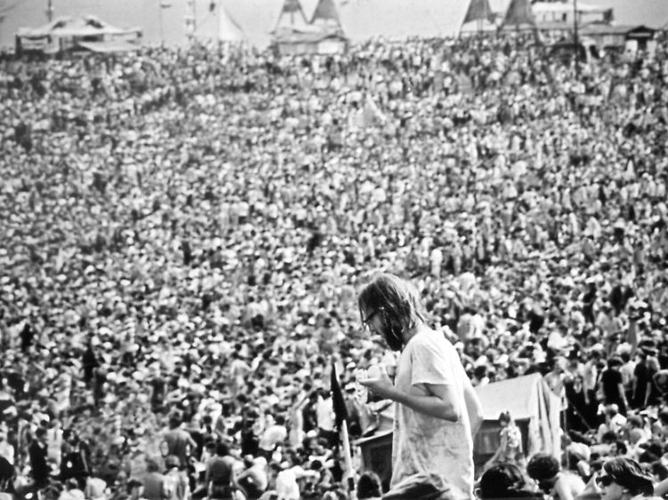Blick auf die Besucher des legendären Rockfestivals in Bethel (August 1969).