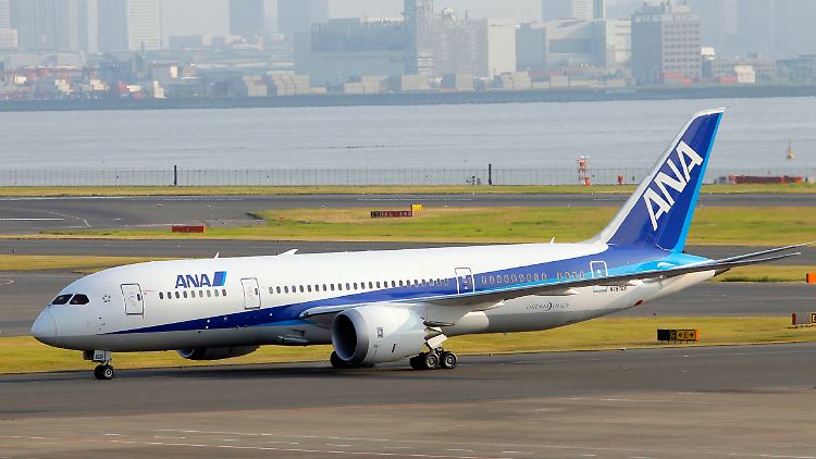 Nicht der erste Flug nach Tokio: Im Juli überführte Boeing eine erste 787 zum Heimathafen der ANA. Die Japaner führen das Dreamliner-Emblem schon seit Jahren auf ihre Visitenkarten.