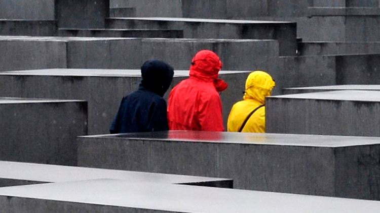 Deutsche gelten als pflichtbewusst, diszipliniert und humorlos. 