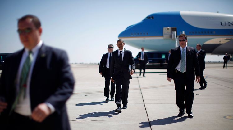 "Nicht so schnell, wie es notwendig wäre": US-Präsident Barack Obama nach der Landung in San Diego.