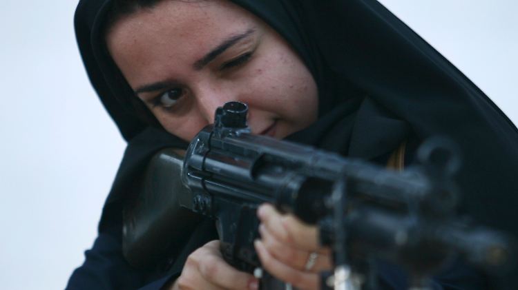 Eine Iranerin übt sich in Teheran.