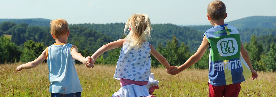 Eine Geschwistertrennung widerspricht in den meisten Fällen dem Wohl der Kinder.