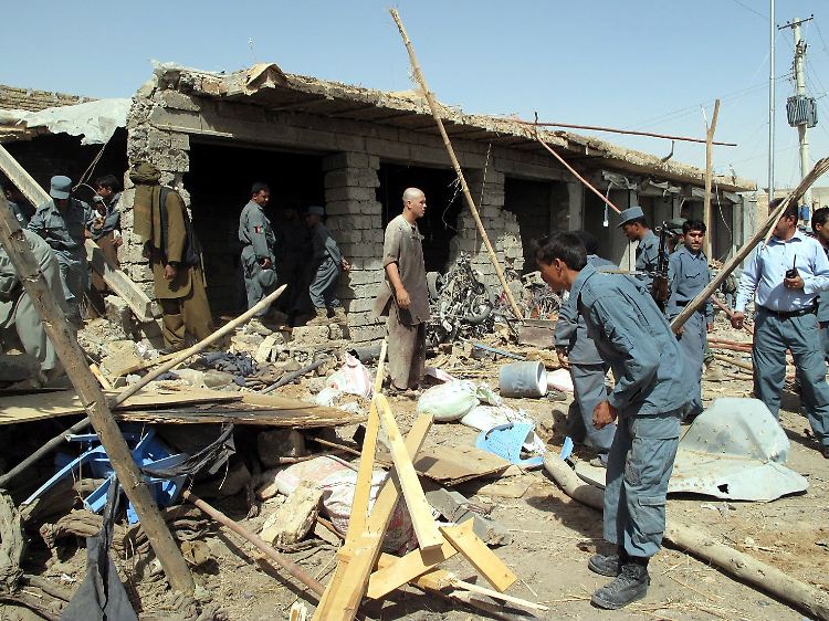 Ein Anschlag auf eine Polizeistation in Lashkar Gah.